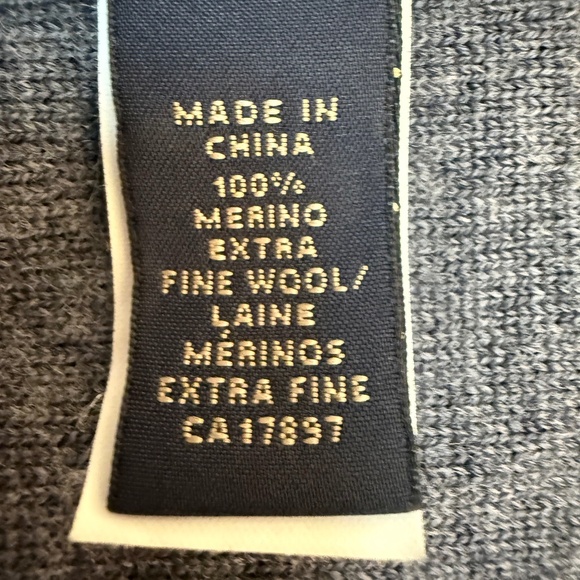 Banana Republic 100% Merino Wool Striped Scarf Gray Extra Fine Knit - Picture 8 of 8